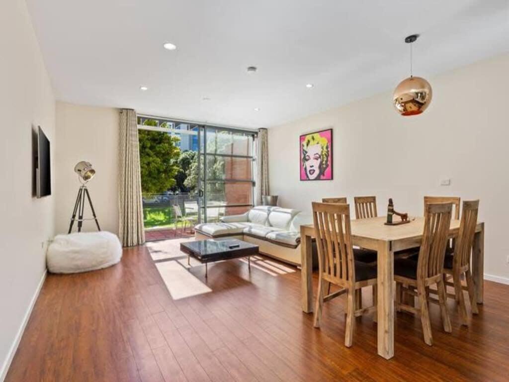 Sleek Modern Pad Next To Spark Arena Free Parking Auckland Esterno foto