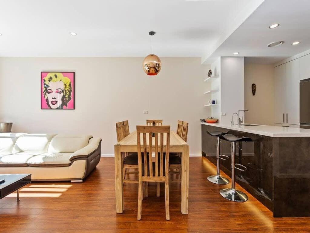 Sleek Modern Pad Next To Spark Arena Free Parking Auckland Esterno foto