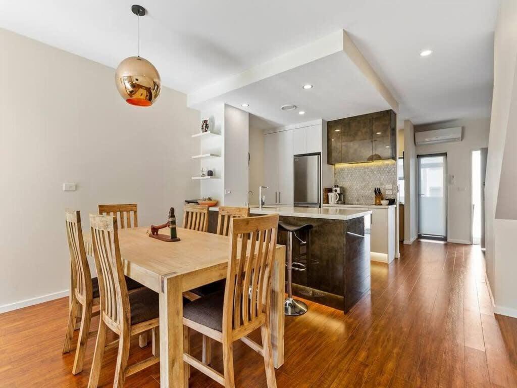 Sleek Modern Pad Next To Spark Arena Free Parking Auckland Esterno foto